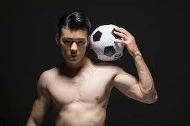 详解棒球规则中的故意触身球处罚细则主审如何通过投捕互动判定动机